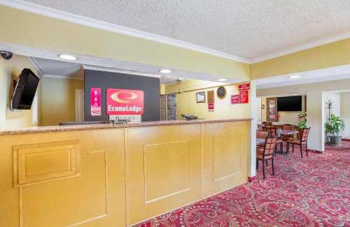 Huntington Cabine | Econo Lodge Huntington - Barboursville University Area