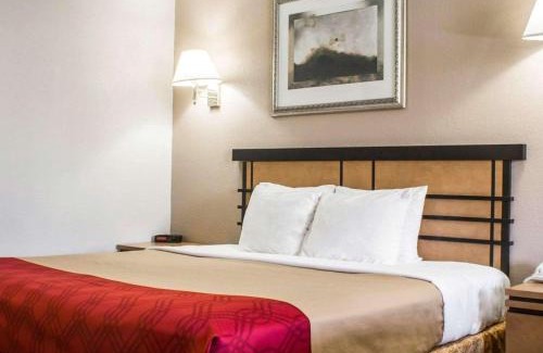 Colonie Hôtel | Econo Lodge Inn & Suites Colonie Center Mall