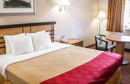 Colonie Hôtel | Econo Lodge Inn & Suites Colonie Center Mall