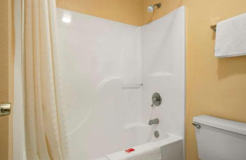 Evergreen Hôtel | Econo Lodge Inn & Suites