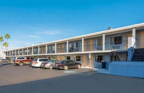 Westown Commercial Center Cabine | Econo Lodge Phoenix North I-17