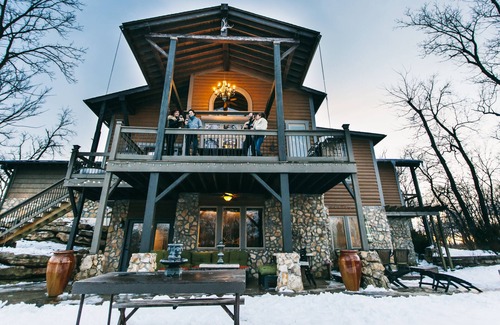Drexel Maison | Eco turistic 7000 Sqf Lodge avec piscine intérieure - ITLUXURYSTAYS pour 30 personnes