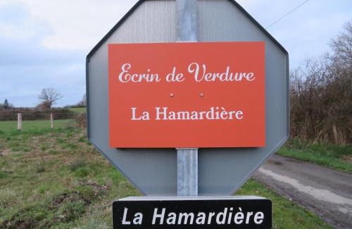 Sainte-Suzanne-and-Chammes Maison | Ecrin de Verdure