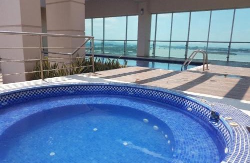 Puerto Santa Ana Appartement | Ecusuites Riverfront l Balcony