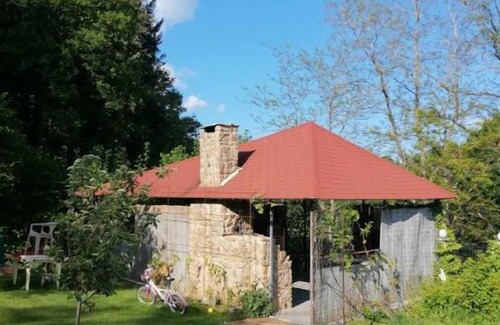 Roussillon-en-Morvan Maison | Edelweiss family home with swimming pool/sauna.