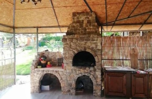 Roussillon-en-Morvan Maison | Edelweiss family home with swimming pool/sauna.