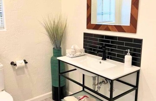 Downtown Maison | Eden House Vineyard- Syrah Suite