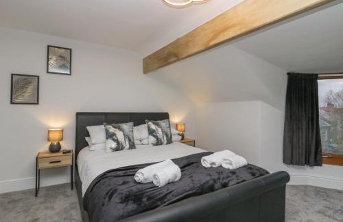 Bare Appartement | Eden on the Crescent