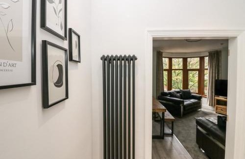 Bare Appartement | Eden on the Crescent