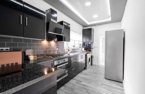 Stirchley Appartement | Edgbaston Luxe Townhouse - Parking - Terrace