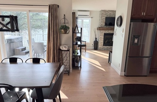 Stanstead Township Chalet De Ski | Bord du Lac Lovering - Spa - Crépuscule