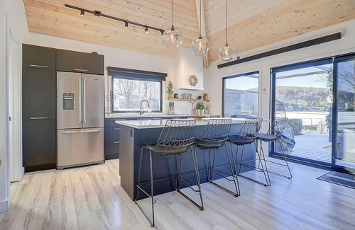 Stanstead Township Chalet De Ski | Bord du lac Lovering - Spa - Chic Shack