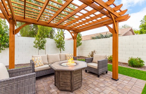 Palm Valley Maison | Edgemont Escape- 3 King Beds, FREE heated pool-seasonal, all the amenities