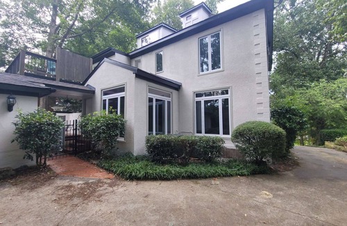 Sandy Springs Maison | Edgewater Estate - 5 Bedroom Sleeps 10 | 10 Min to Dining & Entertainment | 15 Min to Buckhead