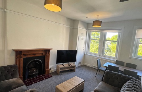 Slateford Appartement | Edinburgh Duplex Sleeps 11.