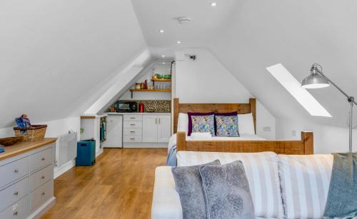 Blackburn Maison | Edinburgh's Autumn Chalet