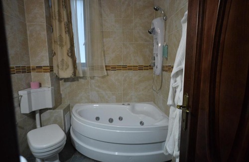 Cioplea Maison | Edy's Royal Predeal