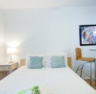 Hendricks and Venice Isles Maison | Efficiency 2 on water Las Olas, beach and free kayaks