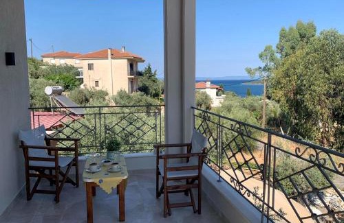 Pella Region Appartement | Effie's Maisonette with Detached Studio