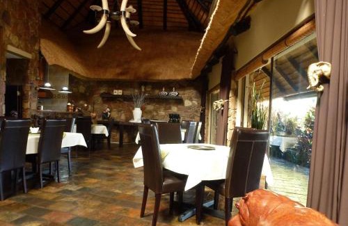 Marken Cabine | Ehlathini Game Lodge