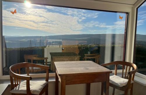 Hain Maison | Eifel Landhaus Panoramablick unter der Burg Olbrück mit Sauna Hottub großer Terrasse und Garten Ideal für Familien