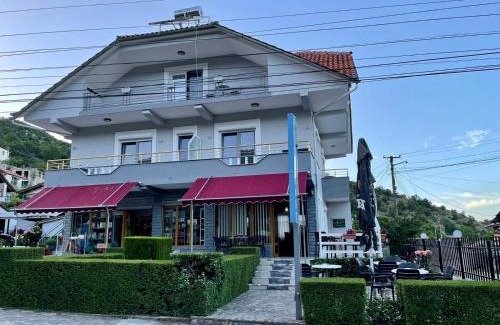 Piskupat Maison | Eiffel's Guest House