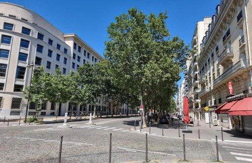 Quartier de l'Ecole-Militaire Appartement | Eiffel Tower - Quiet, charming apartment - 2 prs