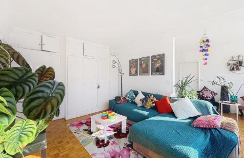 Grenelle Appartement | Eiffel Tower view from charming T2