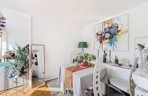 Grenelle Appartement | Eiffel Tower view from charming T2