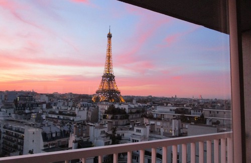 Grenelle Appartement | Vues sur la Tour Eiffel, nouvel appartement de luxe, ensoleillé, balcon, climatisation centrale