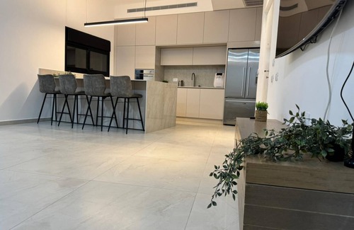 Eilat Appartement | Eilat, Penthouse avec piscine, 4ch, living room, terrasse,BBQ kosher pour Pâques