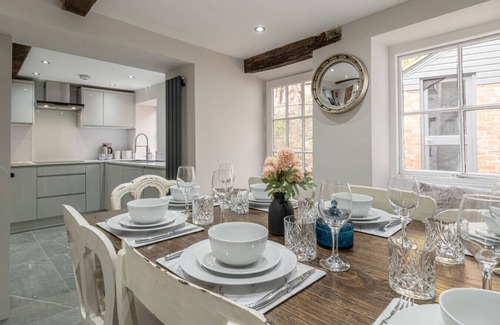 Malmesbury Cottage | Eilmers Cottage - Beautiful 4BD in Malmesbury!