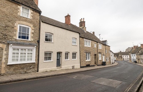 Malmesbury Appartement | Eilmers Cottage - Beautiful 4BD in Malmesbury!