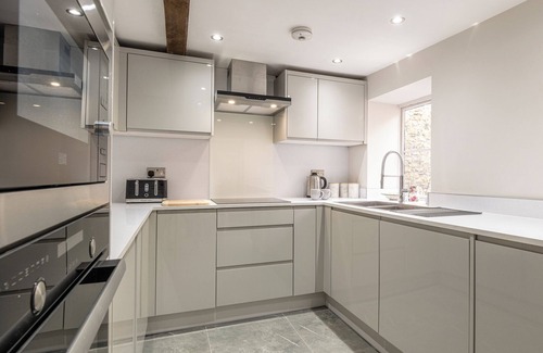 Malmesbury Maison | Eilmers Cottage Lovely 4BD in Malmesbury