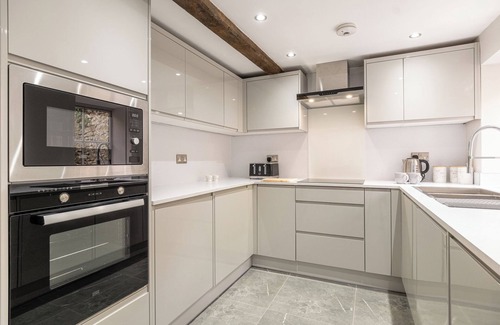 Malmesbury Maison | Eilmers Cottage Lovely 4BD in Malmesbury