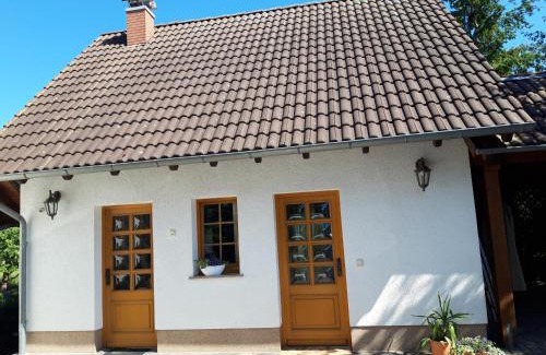 Schonfeld Maison | Ein Bett im Kornfeld - Haus Weitblick - mit Innenpool