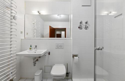 Suedwest Appartement | Eindrucksvolle Zwei-Zimmer-Wohnung mit Balkon und großer Küche