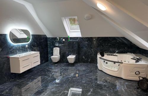 gmina Chynow Villa | Eine luxuriöse Villa in der Nähe von Warschau