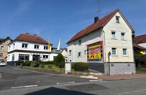 Lohra Maison | Einfaches Zimmer einfacher Preis in Lohra, Hessen Monteurzimmer - Wanderer und Biker willkommen - separates WC