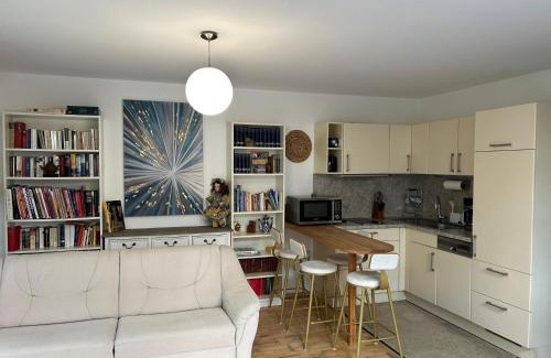 Kleinmachnow Appartement | Einliegerwohnung mit Wintergarten (EG)