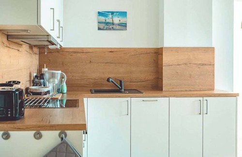 Barth Appartement | Eismöwe Summary: Harb