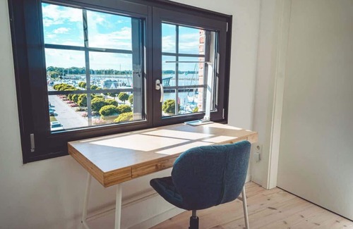 Barth Appartement | Eismöwe Summary: Harb