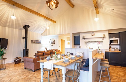 Montgomery Maison | Eithriadol Maldwyn is a collection of luxury countryside homes with a sauna and hot tubs. Pet friendly with electric car chargers, sleeping 16.