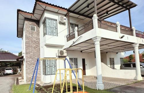 Sungai Tangkas Maison | Eizy Cozy Home