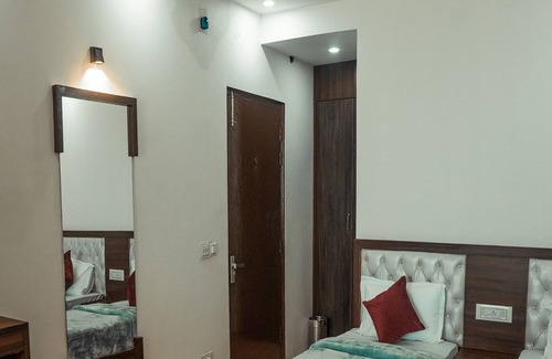 Arki Maison | Ekaant Cafe and Guest House