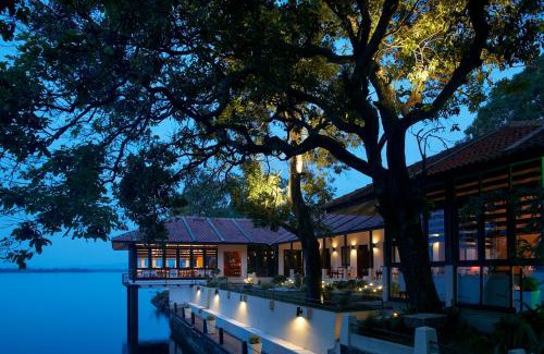 Polonnaruwa Station Balnéaire | EKHO Lake House - From Colonial Bungalow to Royal Retreat