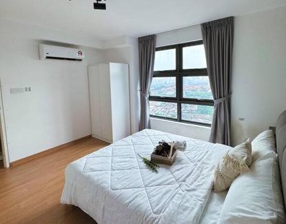 Taman Mutiara Appartement | EkoCheras Premium Suite 6-7pax KL View Corner Lot with Balcony near MRT