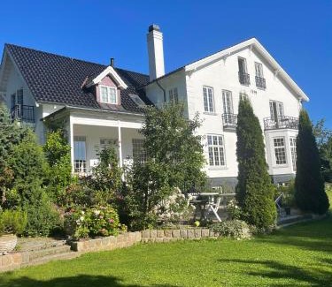 Vejlby Risskov Appartement | Eksklusiv taglejlighed med hav- og skovudsigt