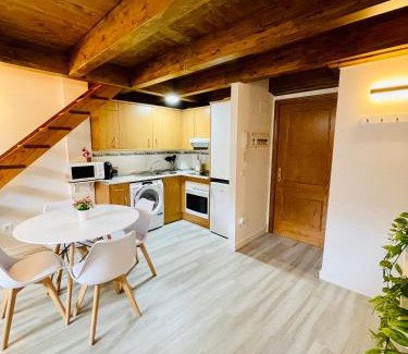 Biescas Appartement | El Ático Nuevo en el centro con ascensor, garaje, aire acondicionado y WiFi