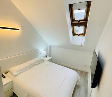 Biescas Appartement | El Ático Nuevo en el centro con ascensor, garaje, aire acondicionado y WiFi